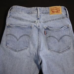 LEVIS 721 HIGH RISE JEANS